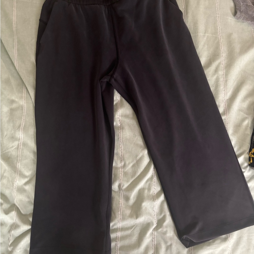 Lululemon Athletica SoftStream High Rise Straight Leg Cropped Pant